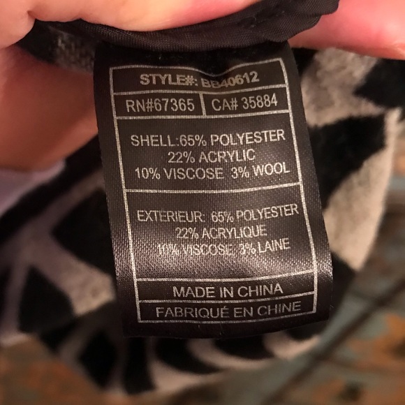 Vintage early 2010s, Cozy Part Wool BB Dakota Jacquard Wrap Coat, Size small - Picture 7 of 11